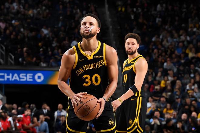 爱游戏-出色发挥引发热议！，库里在瑞士队比赛中最后时刻胜出气势如虹延续的简单介绍