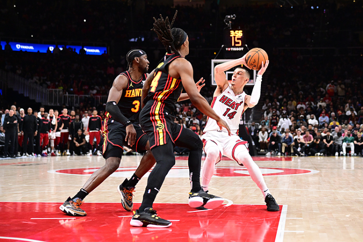 爱游戏官方入口-包含NBA季后赛倒计时，迈阿密热火赛前完成体检，细节引发关注，悬念犹存，训练强度明显提升的词条