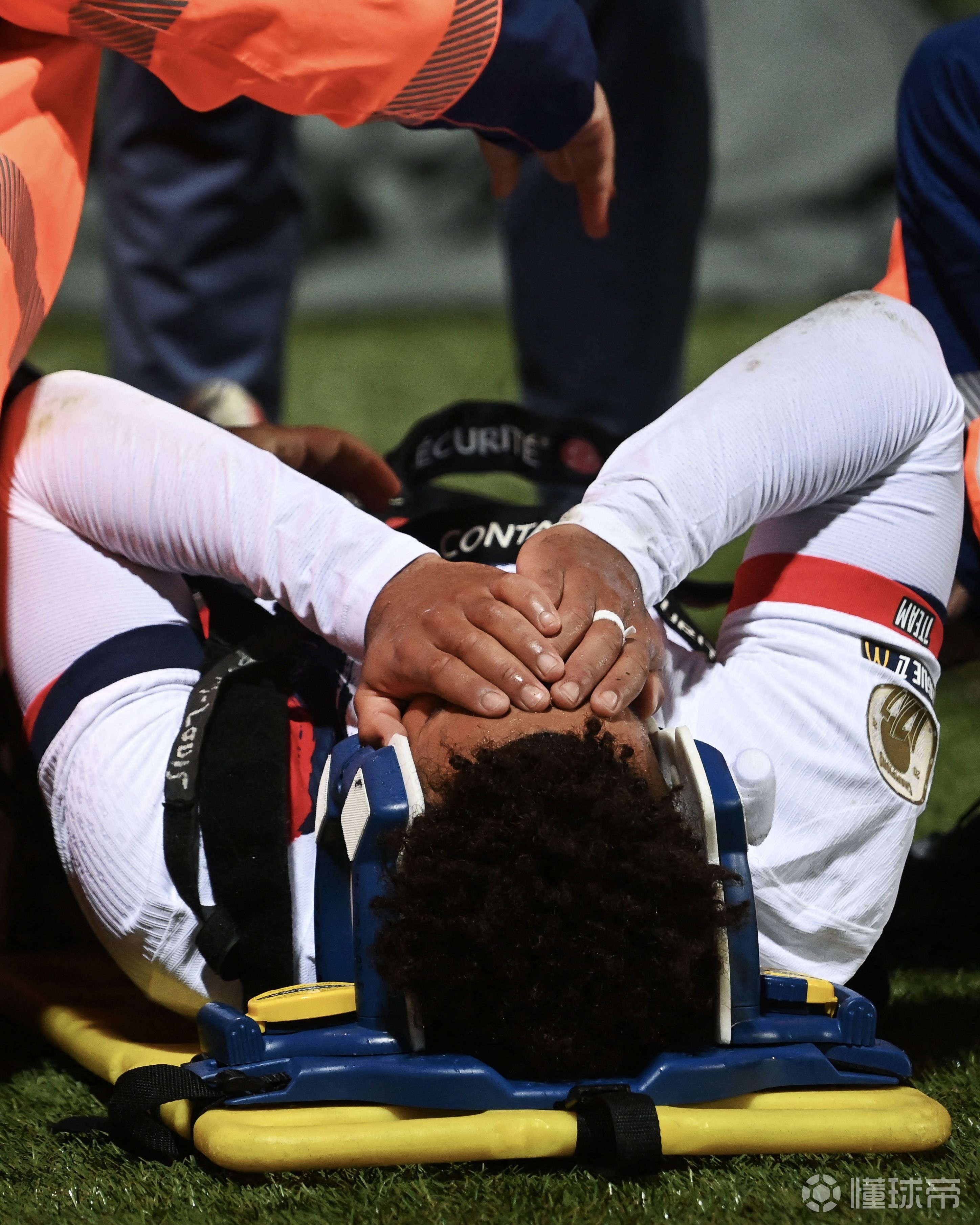 爱游戏官方入口-包含巴黎圣日耳曼迎社区盾关键赛；今晚更衣室发声；更衣室稳定；纪律约束更严格的词条