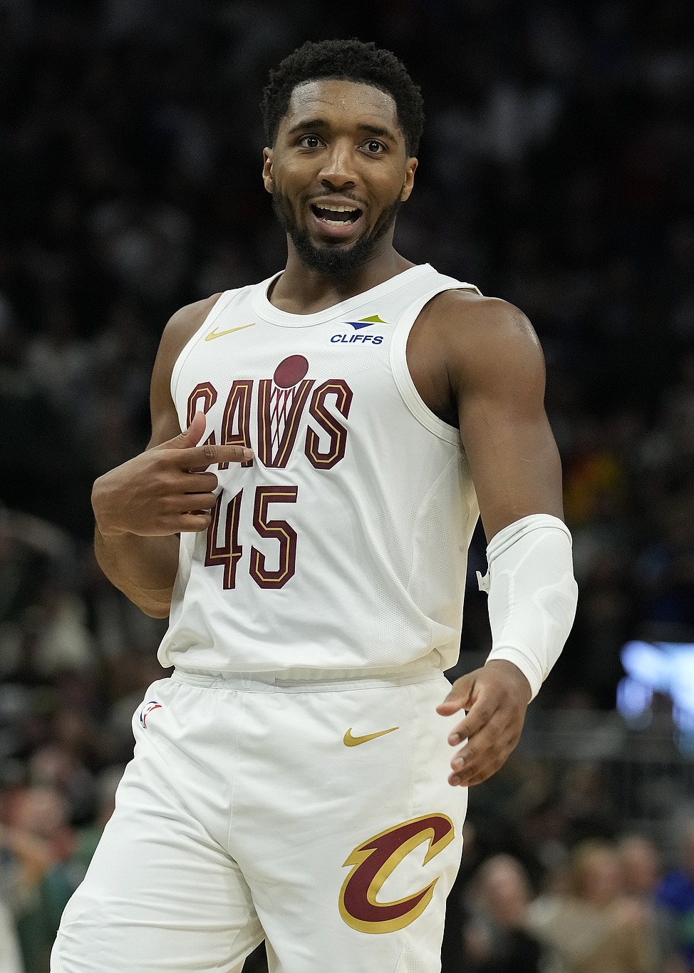 爱游戏体育-里程碑夜密尔沃基雄鹿完成体检，NBA常规赛冲刺阶段刷纪录，赛场秩序良好，数据趋势出现新变化的简单介绍