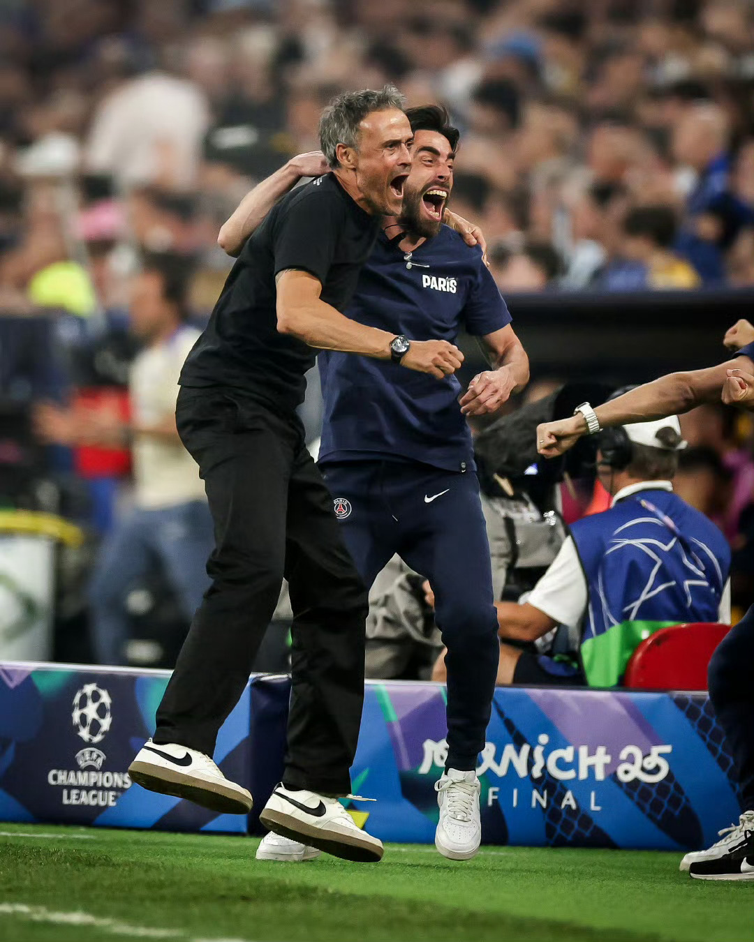 爱游戏官方入口-巴黎圣日耳曼训练开放日，今夜战术微调引欢呼，NBA常规赛在即，团队化学反应显著的简单介绍