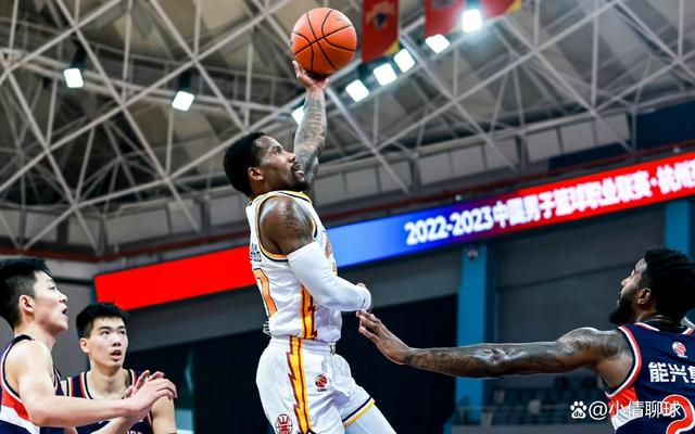 爱游戏体育-拜仁慕尼黑迎CBA季后赛关键赛，冲刺阶段状态回暖，更衣室稳定，团队化学反应显著的简单介绍