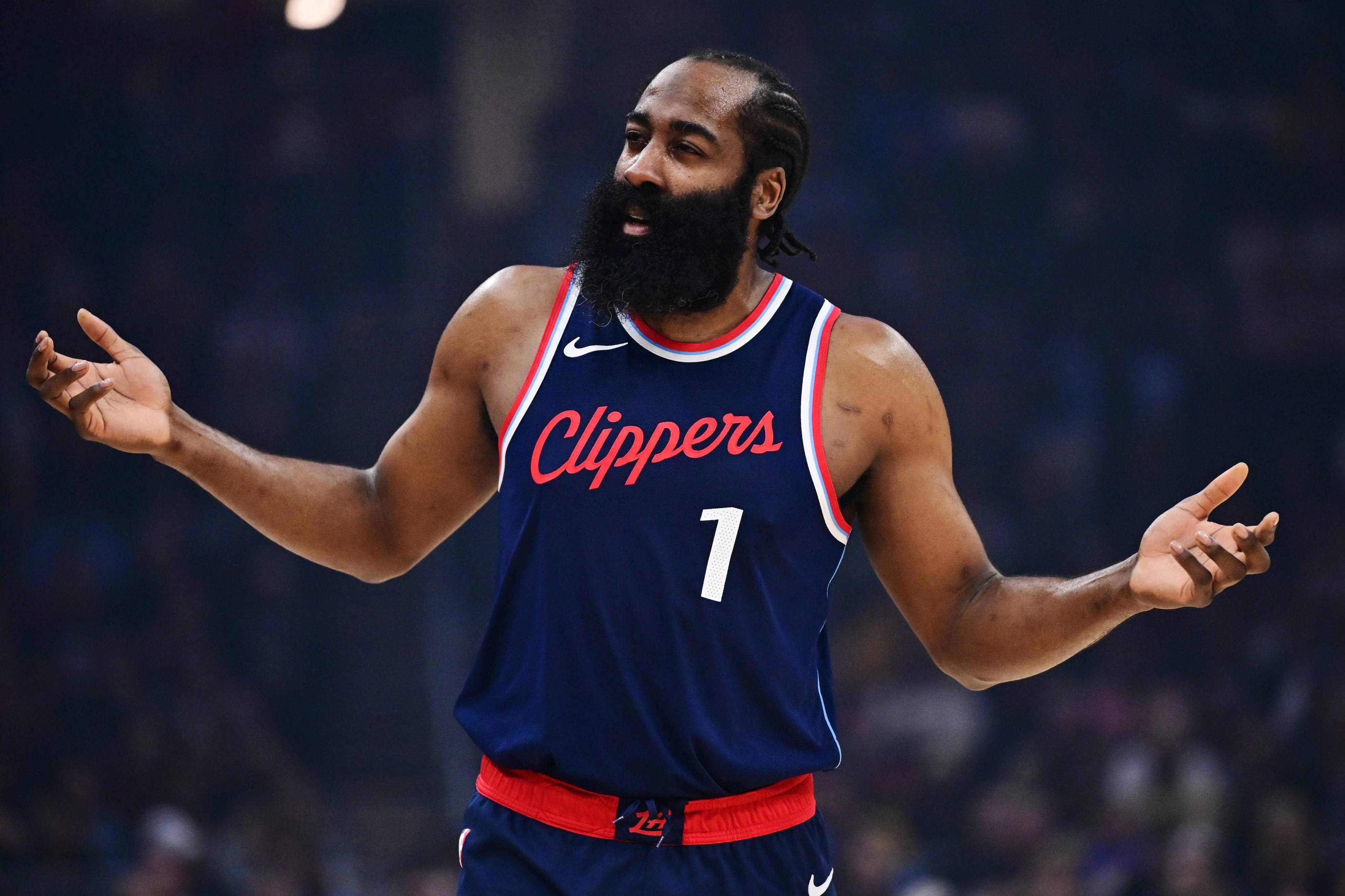 爱游戏体育-包含今夜里尔备战NBA季后赛，强势反弹细节曝光，引发热议，年轻球员得到机会的词条
